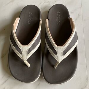 Adidas women’s size 6 flip flops